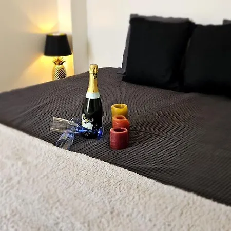 Sea View Room, Balcony & Private Bathroom, 홈스테이 칸느