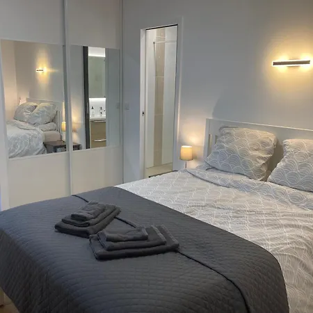 Sea View, By Beach, Private In Shared 3-bedroom Apartment, Private Bathroom & Balcony,, Avec Salle De Bain Privative & Balcon,