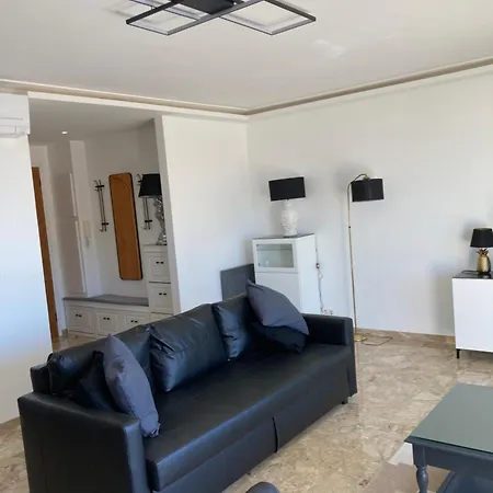 & Salle De Bain Privative ,bord De Mer, Vue ,, Private & Bathroom At Inhabitant's House, Seaside, Sea View Homestay Cannes