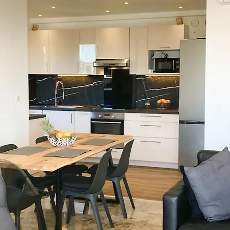 Quarto em Acomodações Particulares Sea View, By Beach, Private In Shared 3-bedroom Apartment, Private Bathroom & Balcony,, Avec Salle De Bain Privative & Balcon,