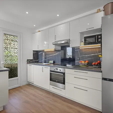 Quarto em Acomodações Particulares Sea View, By Beach, Private In Shared 3-bedroom Apartment, Private Bathroom & Balcony,, Avec Salle De Bain Privative & Balcon, *