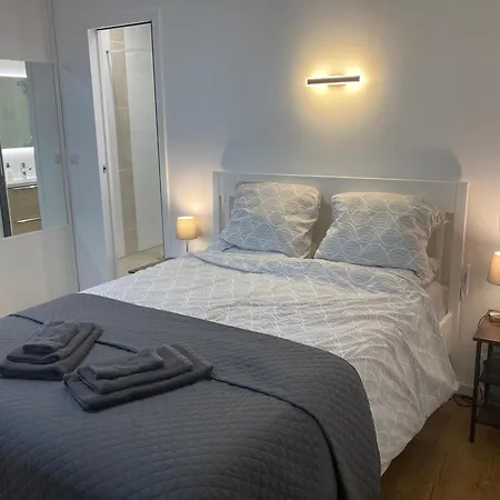 Sea View, By Beach, Private In Shared 3-bedroom Apartment, Private Bathroom & Balcony,, Avec Salle De Bain Privative & Balcon, * Cannes