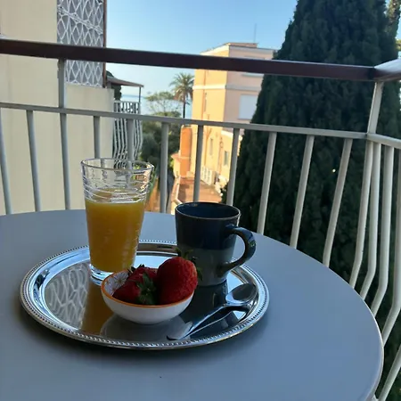 Sea View ,beach Access, Private Room, En-suite & Balcony, Top-rated Cannes
